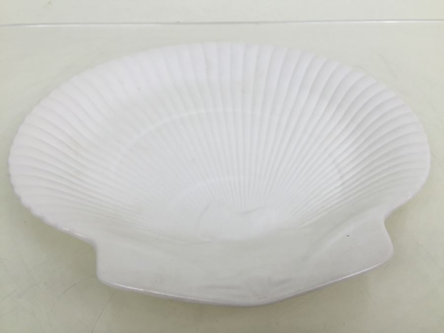 Wedgwood Of Etruria & Barlaston Porcelain Ivory Matte Scallop Shell Dinner Plate [Photo 6]