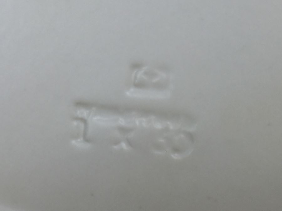 Wedgwood Of Etruria & Barlaston Porcelain Ivory Matte Scallop Shell Dinner Plate [Photo 11]