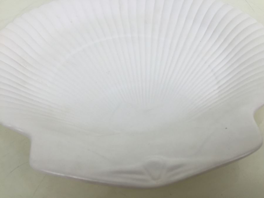 Wedgwood Of Etruria & Barlaston Porcelain Ivory Matte Scallop Shell Dinner Plate [Photo 2]