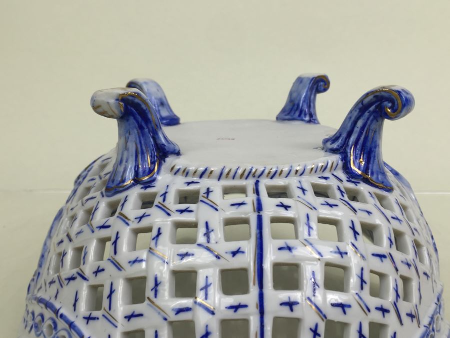 Impressive Vintage Blue And White With Gold Accents Hand Painted Reticulated Japanese Bowl [Photo 14]
