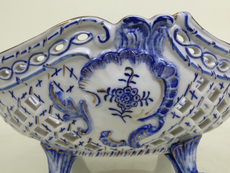 Impressive Vintage Blue And White With Gold Accents Hand Painted Reticulated Japanese Bowl [Photo 12]