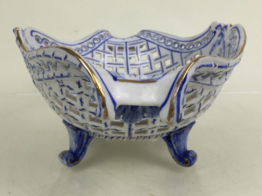 Impressive Vintage Blue And White With Gold Accents Hand Painted Reticulated Japanese Bowl [Photo 13]