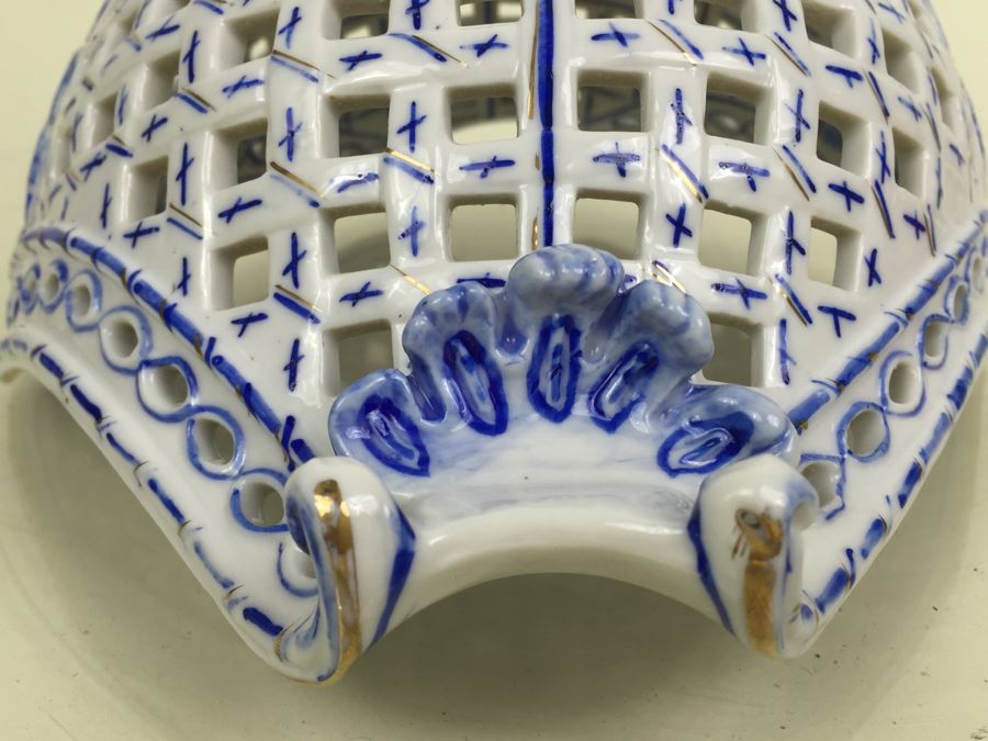 Impressive Vintage Blue And White With Gold Accents Hand Painted Reticulated Japanese Bowl [Photo 15]