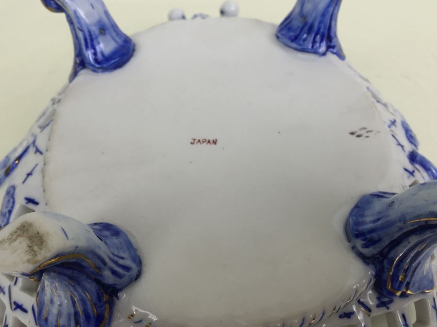 Impressive Vintage Blue And White With Gold Accents Hand Painted Reticulated Japanese Bowl [Photo 16]