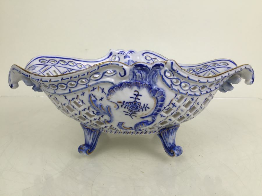 Impressive Vintage Blue And White With Gold Accents Hand Painted Reticulated Japanese Bowl [Photo 10]