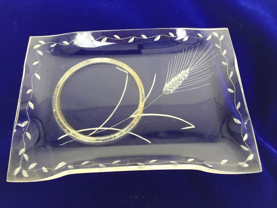Set Of Lucite Acrylic Wheat Pattern Luncheon Snack Trays [Photo 2]