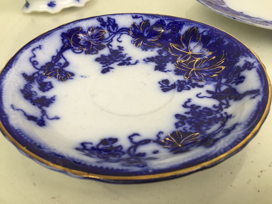 Flow Blue China Lot With Plates & Gravy Boat Featuring Wedgwood And Grindley England [Photo 4]