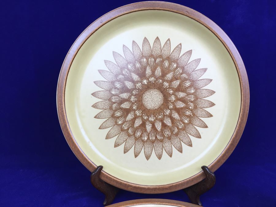 Set Of 3 Large Meadow Lane Brown Zinnia Plates Sunflower Canonsburg Pottery Co., USA [Photo 2]