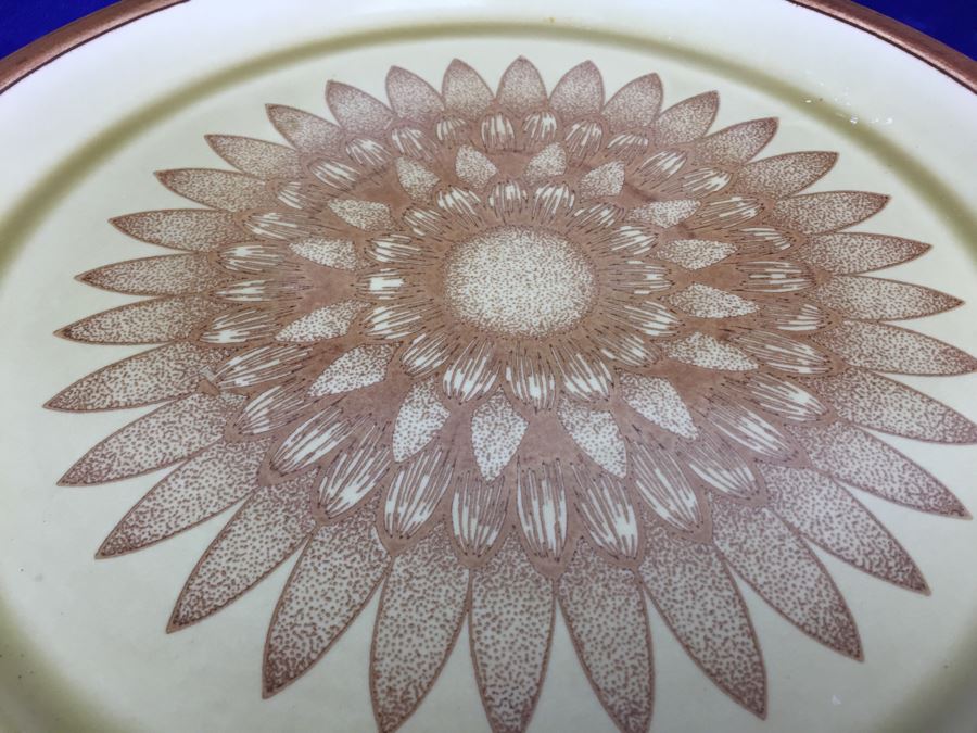 Set Of 3 Large Meadow Lane Brown Zinnia Plates Sunflower Canonsburg Pottery Co., USA [Photo 5]