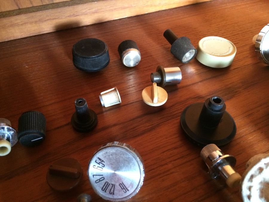 Collection of Vintage Radio Knobs [Photo 7]