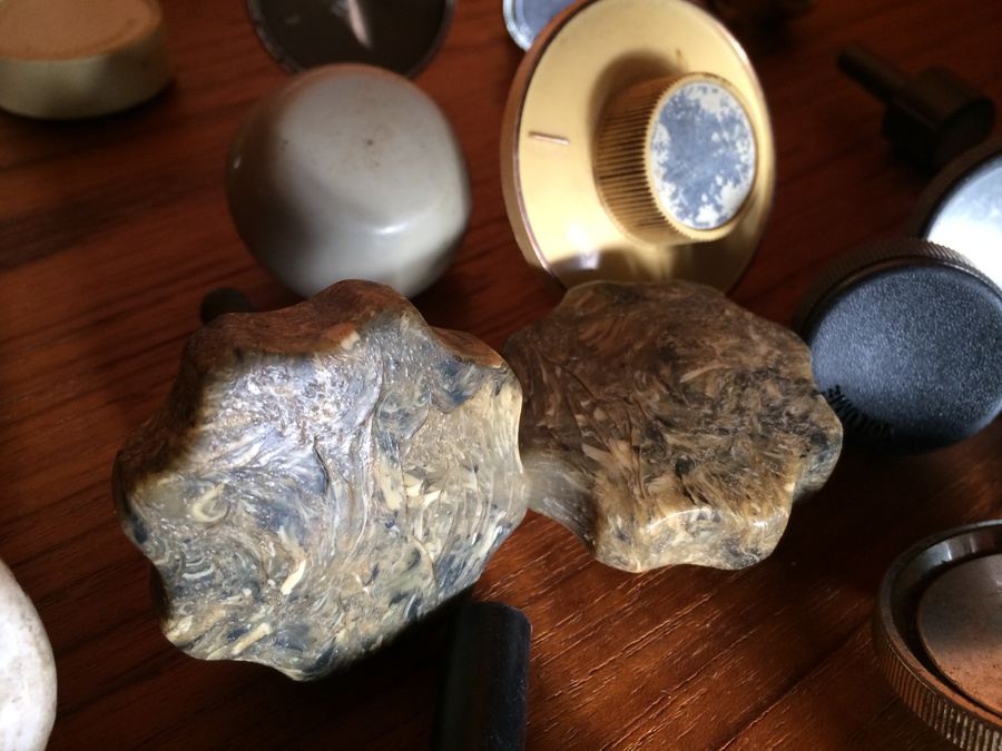 Collection of Vintage Radio Knobs [Photo 4]