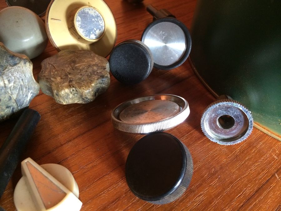 Collection of Vintage Radio Knobs [Photo 5]