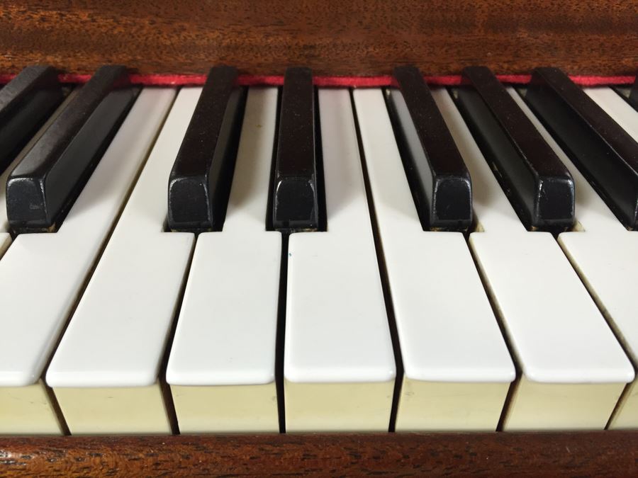 Beautiful Baby Grand Baldwin Piano With Bench Recently Restored [Photo 7]
