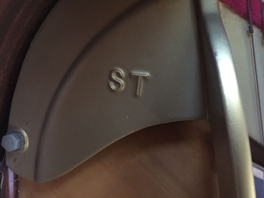 Beautiful Baby Grand Baldwin Piano With Bench Recently Restored [Photo 37]