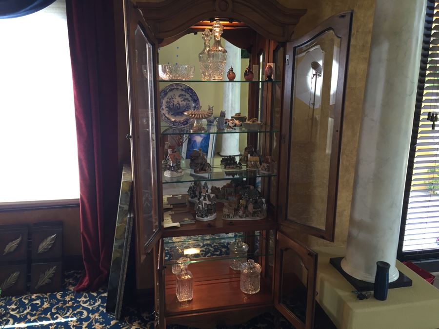 Thomasville Curio Display Cabinet With Glass On Sides And Overhead Lighting [Photo 3]
