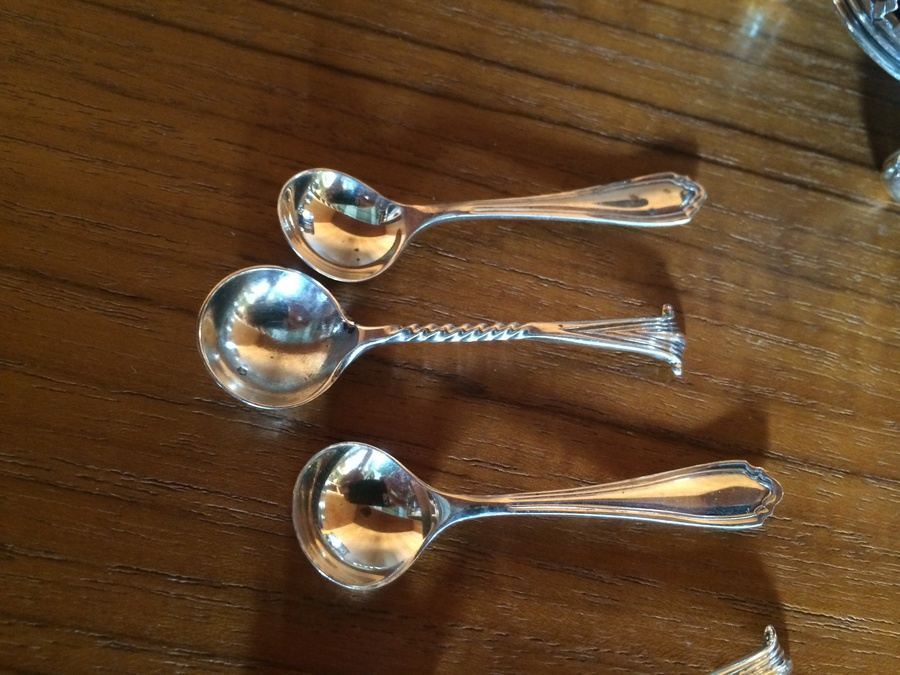 Lot of Vintage Silver Salts Pedestal and Spoons with Extra Blue Glass [Photo 8]