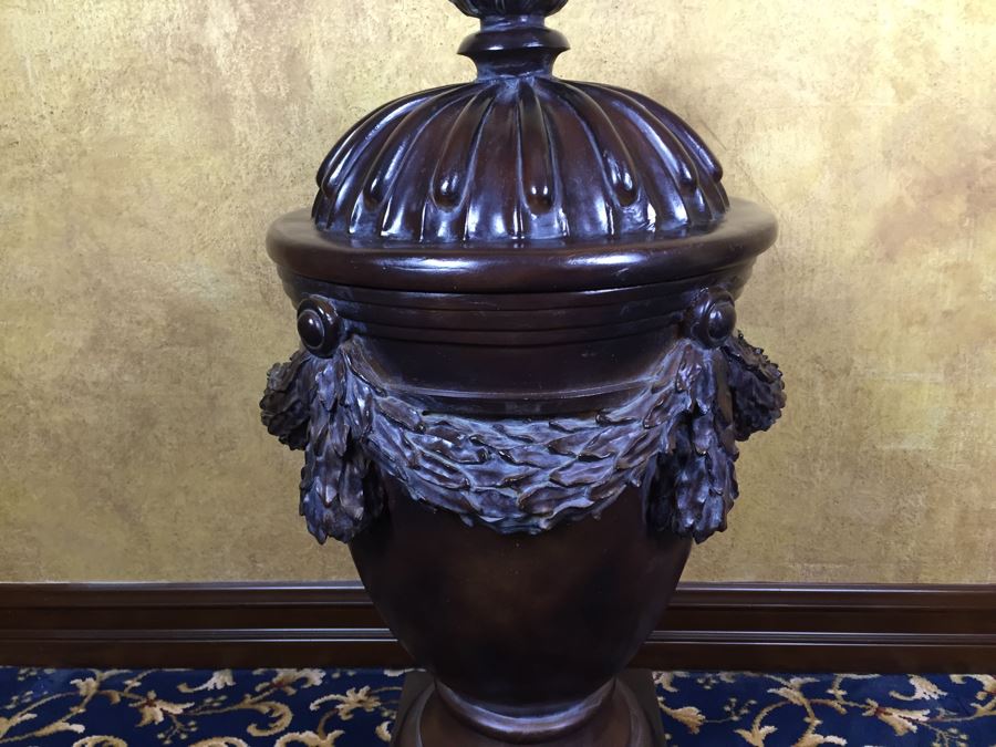 Large Decorative Urn With Top [Photo 6]