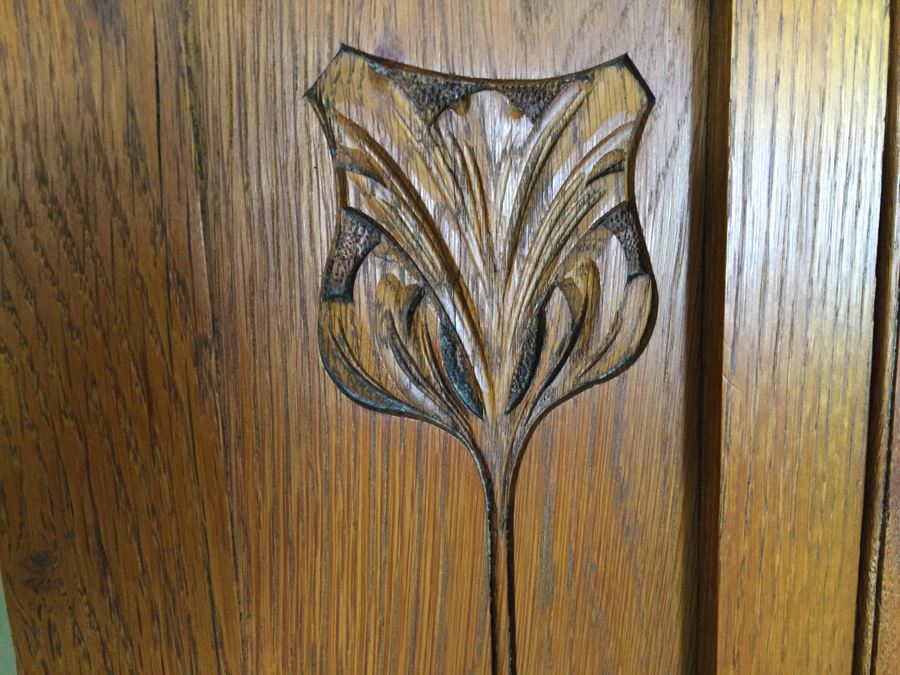 Antique Craftsman Style Armoire [Photo 3]