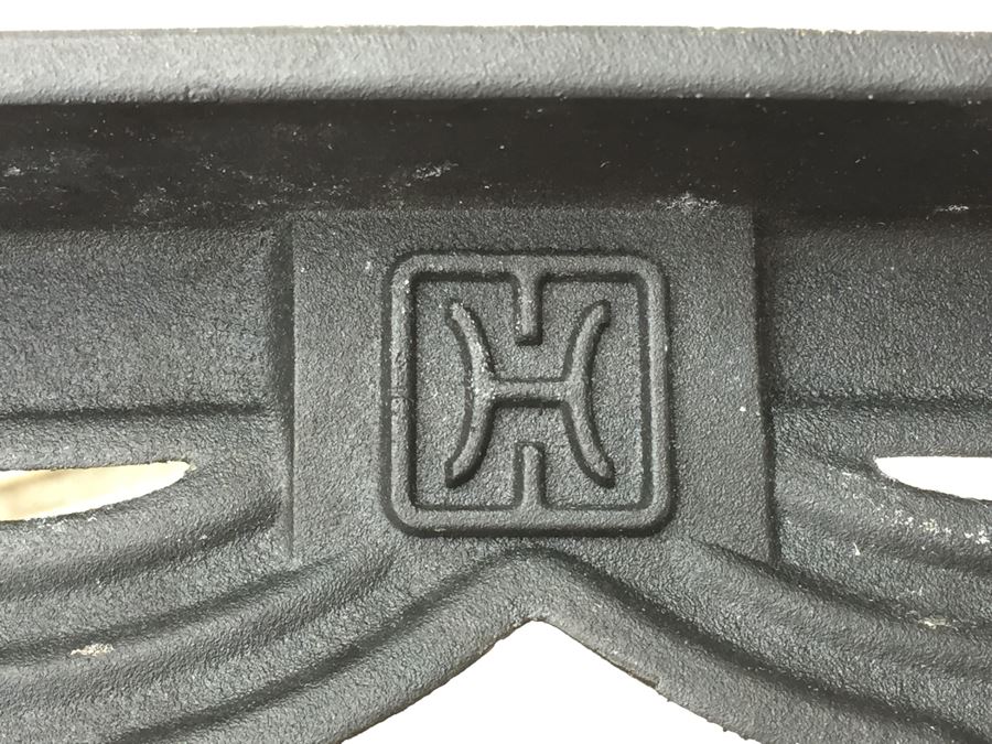 Luxury Quality 'Hanamint' Cast Aluminum Outdoor Black Dining Table With Two Leaves And 12 Chairs Plus Canvas Cover For Patio Furniture [Photo 3]