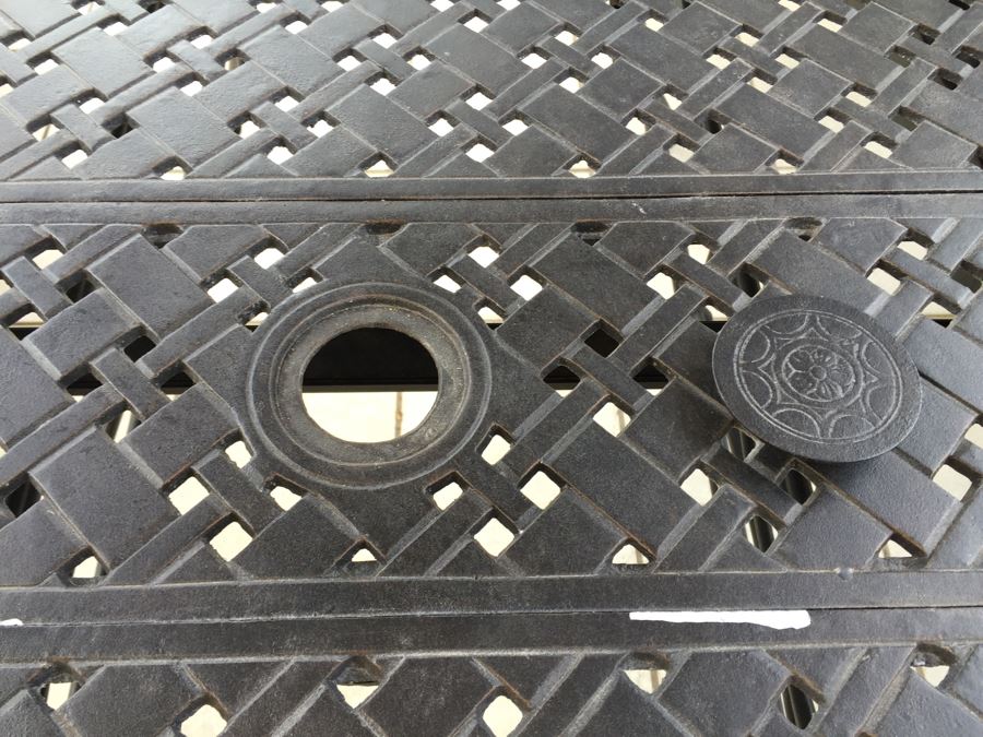 Luxury Quality 'Hanamint' Cast Aluminum Outdoor Black Dining Table With Two Leaves And 12 Chairs Plus Canvas Cover For Patio Furniture [Photo 24]