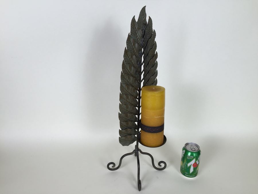 Metal Candleholder With Leaf Motif [Photo 5]