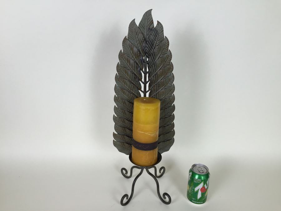 Metal Candleholder With Leaf Motif