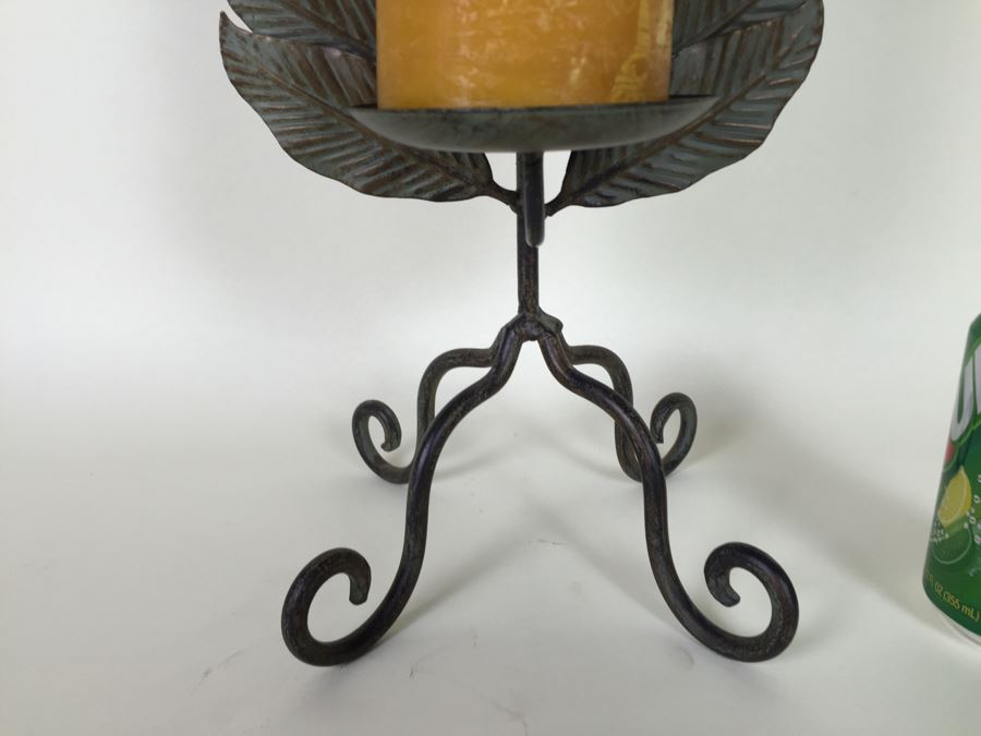 Metal Candleholder With Leaf Motif [Photo 3]