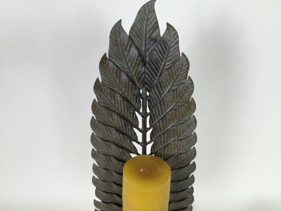 Metal Candleholder With Leaf Motif [Photo 2]