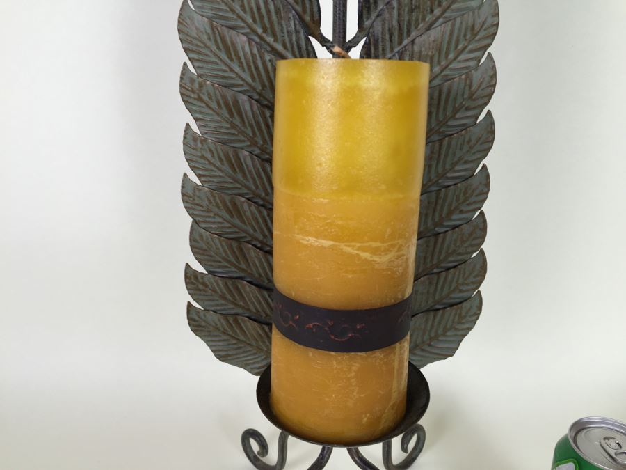 Metal Candleholder With Leaf Motif [Photo 4]