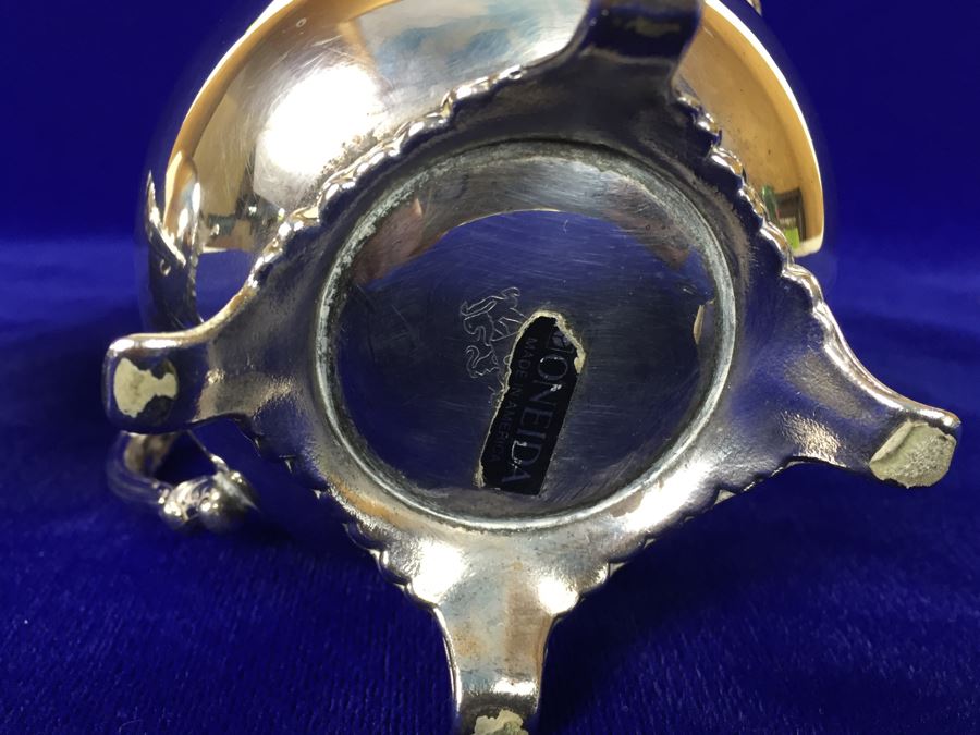 ONEIDA Silverplate Footed Coffee Pot With Creamer, Sugar And Serving Tray [Photo 14]