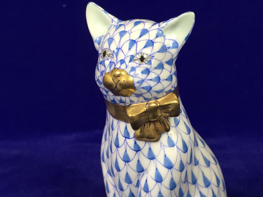 Herend Hvngary Handpainted 24 Karat Gold Blue Cat Figurine - Made in Hungary [Photo 2]