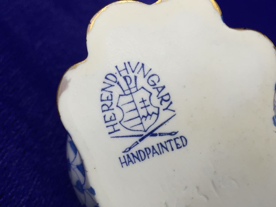 Herend Hvngary Handpainted 24 Karat Gold Blue Cat Figurine - Made in Hungary [Photo 3]