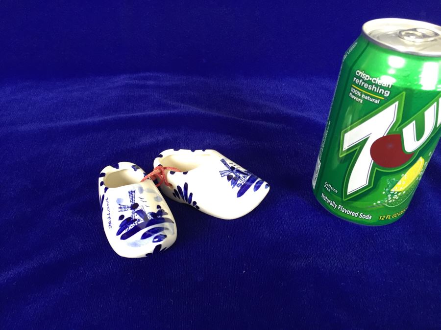Handpainted Delft Holland Miniature Clogs [Photo 4]