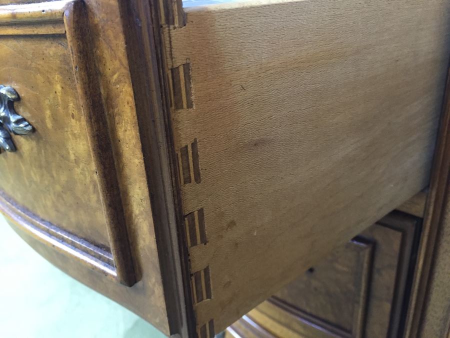 Nice Thomasville Serpertine Front Chest Of Drawers Dresser 9-Drawer With Hinged 3-Panel Mirror [Photo 8]