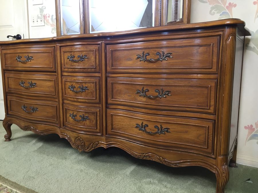 Nice Thomasville Serpertine Front Chest Of Drawers Dresser 9-Drawer ...