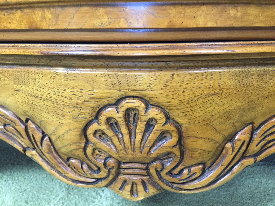 Nice Thomasville Serpertine Front Chest Of Drawers Dresser 9-Drawer With Hinged 3-Panel Mirror [Photo 6]