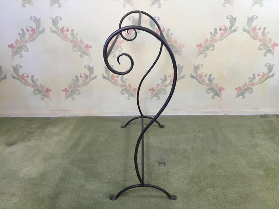 Wrought Iron Quilt Stand [Photo 3]