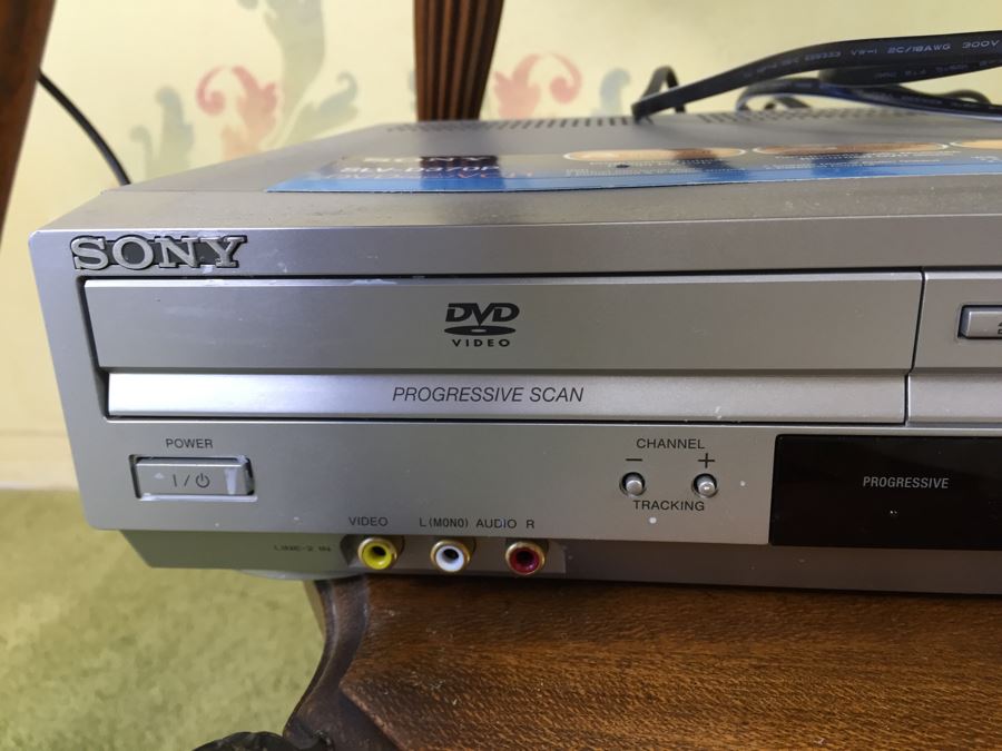 Westinghouse 27' Flat Screen TV Model LTV-27w2 And SONY DVD Player/VCR ...