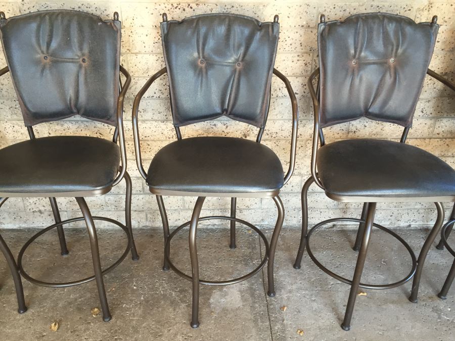 Set Of 5 Bar Stools [Photo 4]