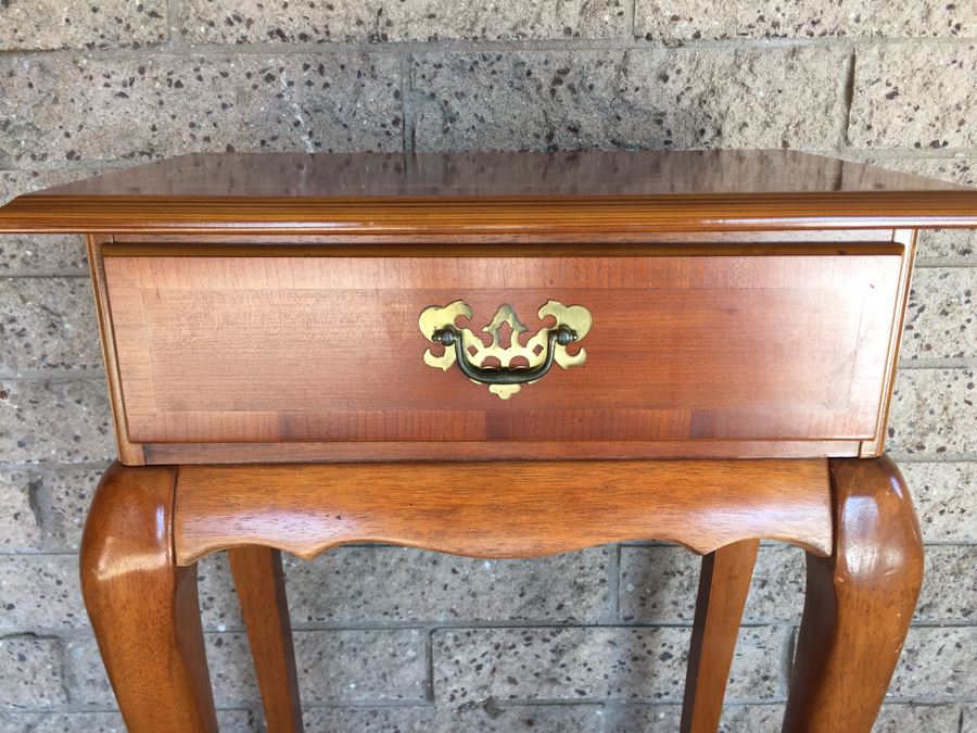 Small Contemporary Table With Drawer [Photo 5]