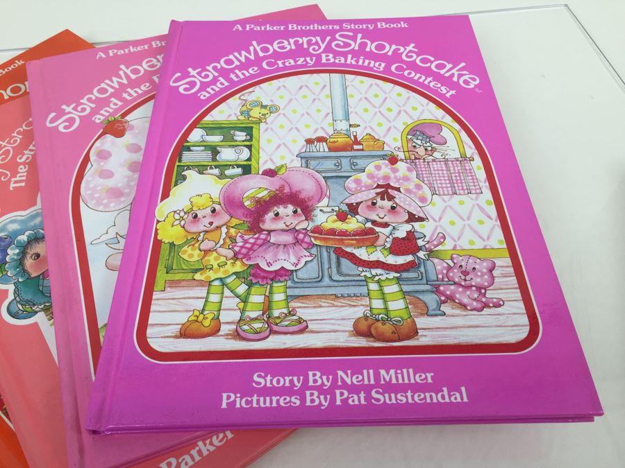 (7) Strawberry Shortcake Parker Brothers Story Books New Old Stock [Photo 8]