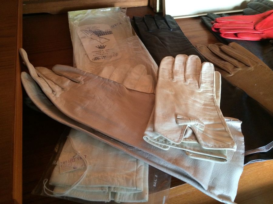 Large Vintage Leather Glove Lot [Photo 5]