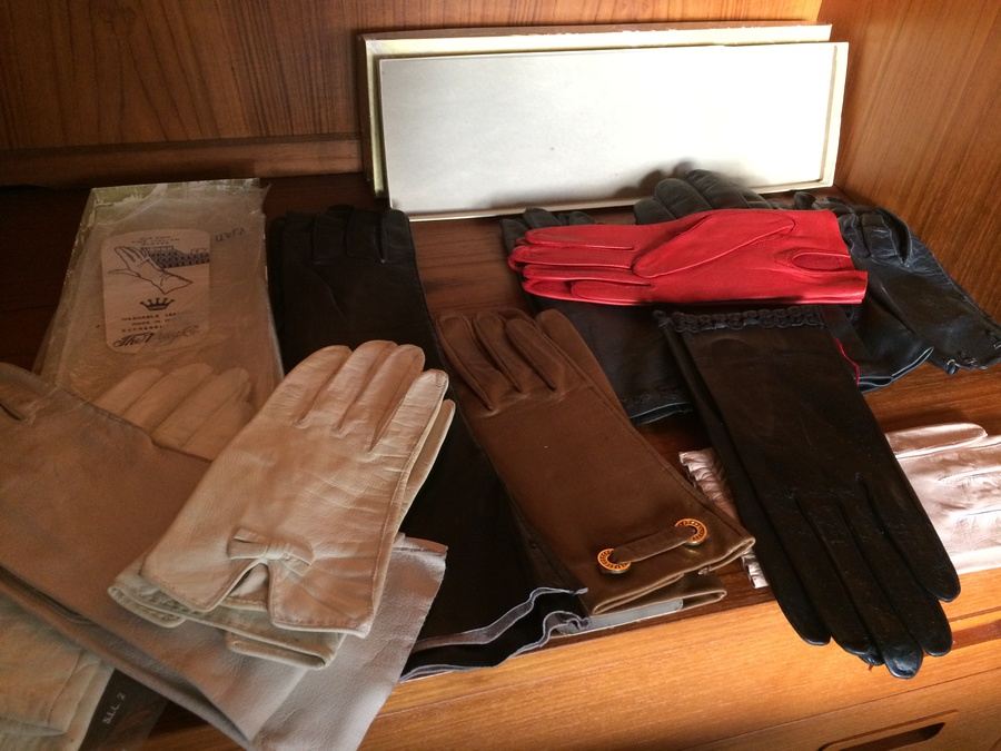 Large Vintage Leather Glove Lot [Photo 1]