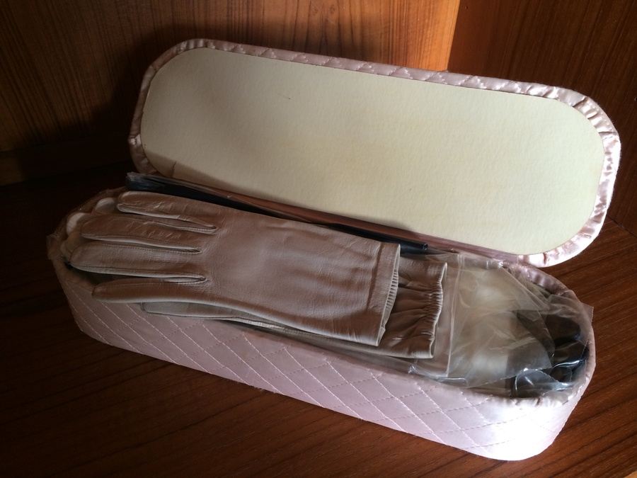 Large Vintage Leather Glove Lot [Photo 9]