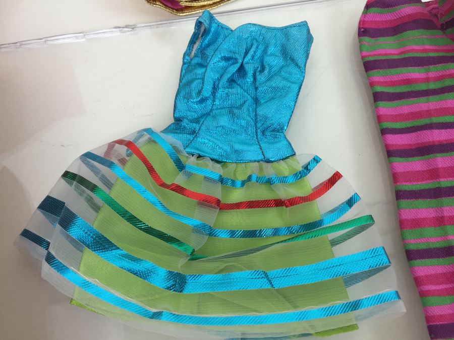 Vintage 1962 Ponytail Barbie Carrying Case With Barbie And Vintage 1960's Barbie And Francie Clothing And Accessories [Photo 19]