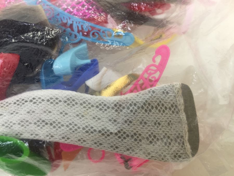 Vintage 1962 Ponytail Barbie Carrying Case With Barbie And Vintage 1960's Barbie And Francie Clothing And Accessories [Photo 29]