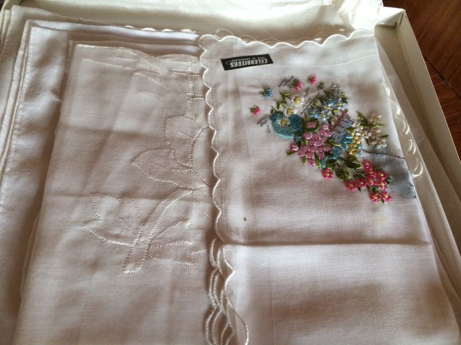 Vintage Embroidered Ladies Hankerchief Lot [Photo 7]