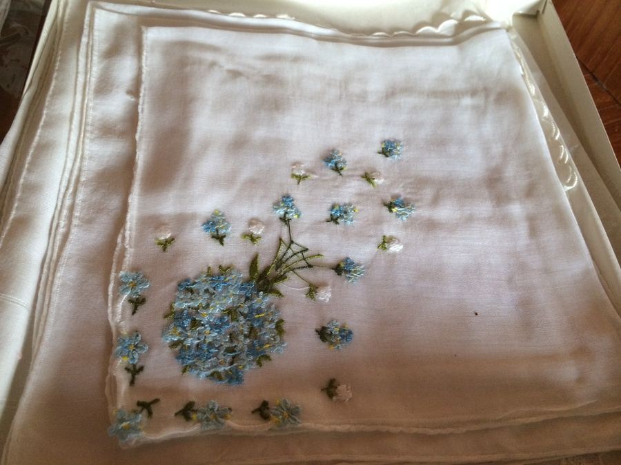 Vintage Embroidered Ladies Hankerchief Lot [Photo 8]