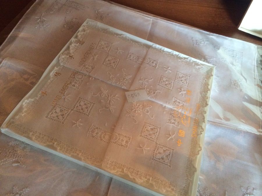 Vintage Embroidered Ladies Hankerchief Lot [Photo 2]