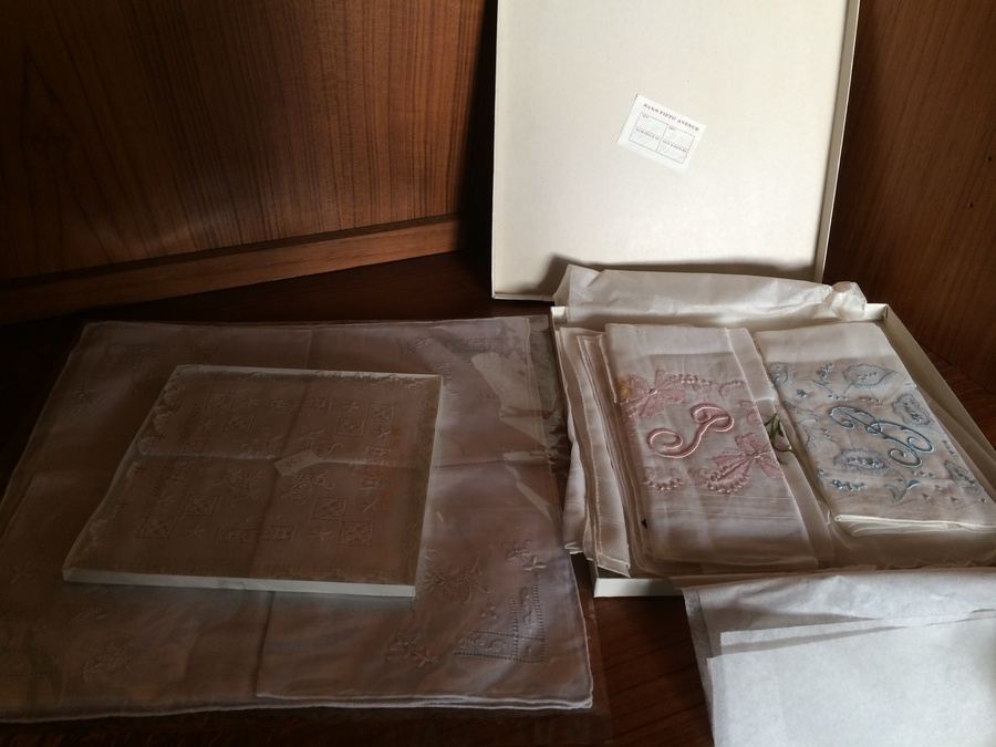 Vintage Embroidered Ladies Hankerchief Lot [Photo 1]